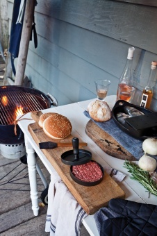 Набор BBQ для барбекю с прессом для гамбургеров и кисточкой фото 